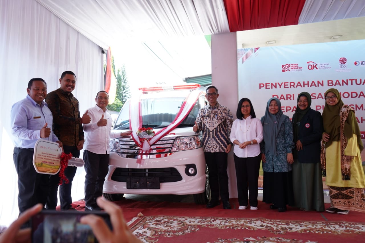 Pemkab Solok Terima Bantuan Ambulance dari Pasar Modal Indonesia  